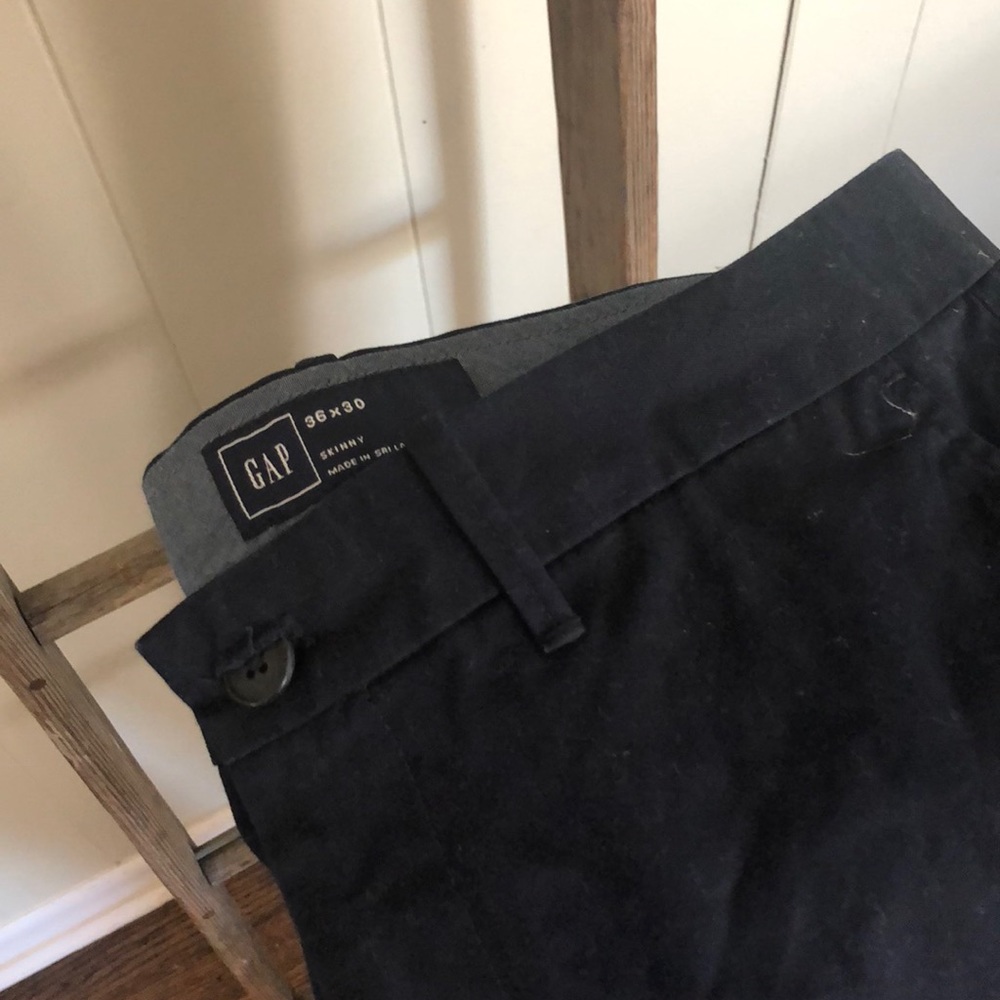 GAP NAVY BLUE KHAKIS 36x30